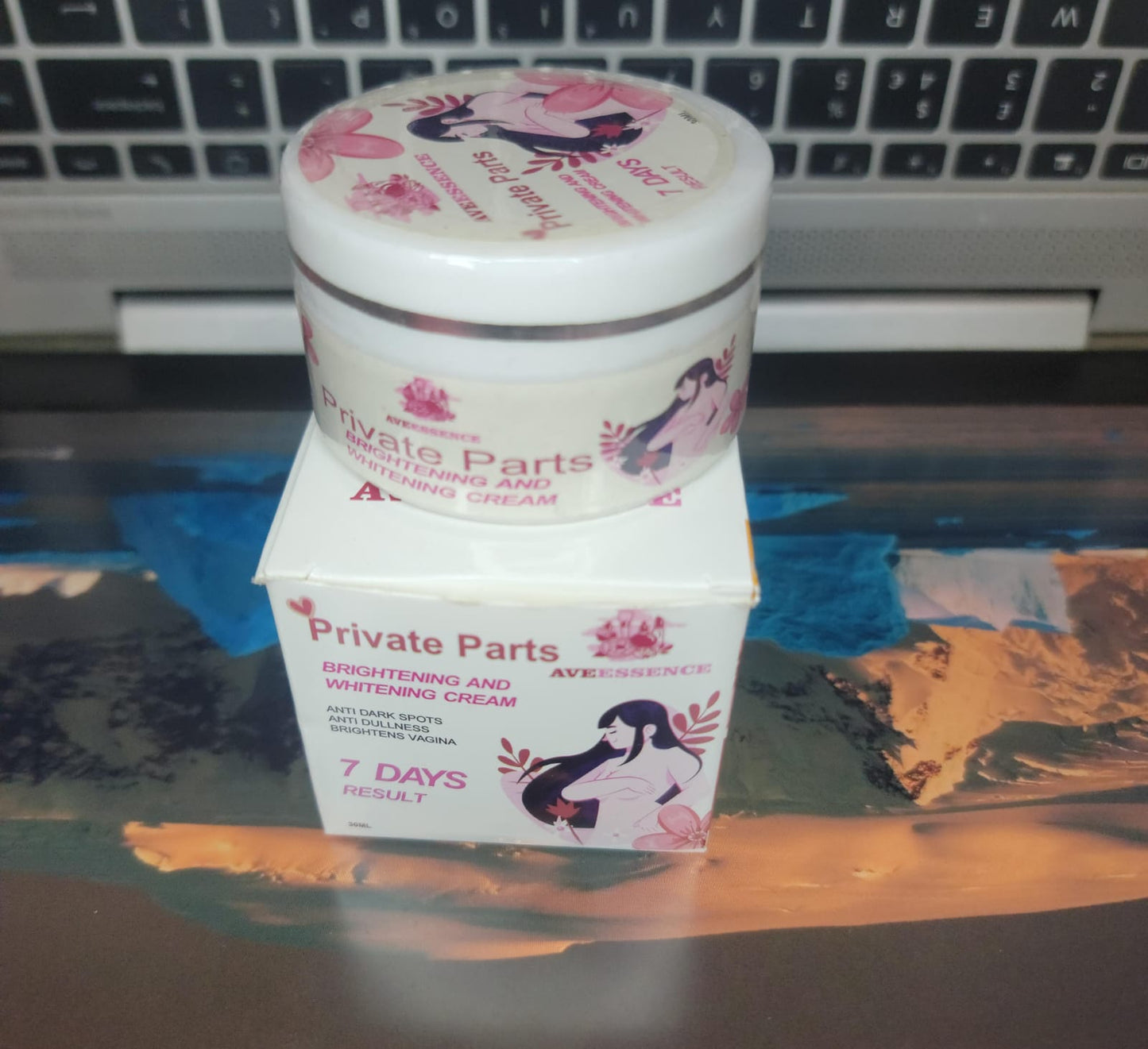 Aveessence Private Parts Brightening and Whitening Cream jar and box